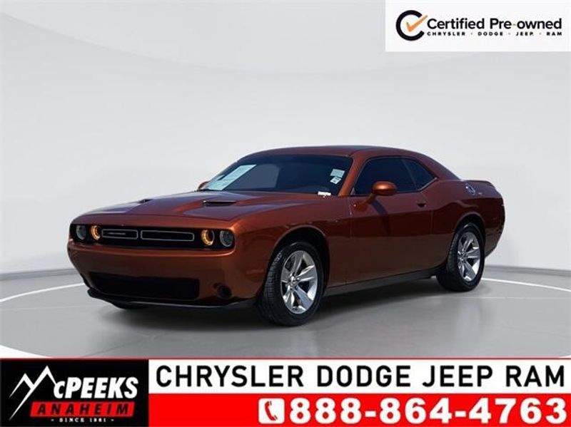 2021 Dodge Challenger SXTImage 1