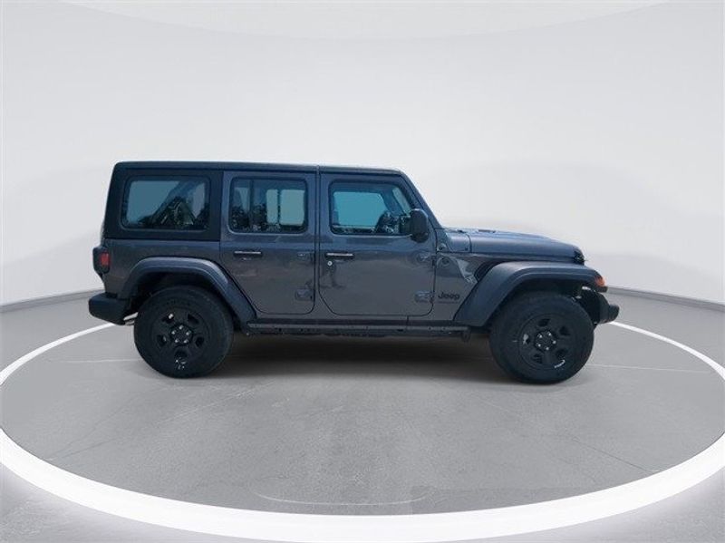 Jeep Wrangler 4xE SportImage 9