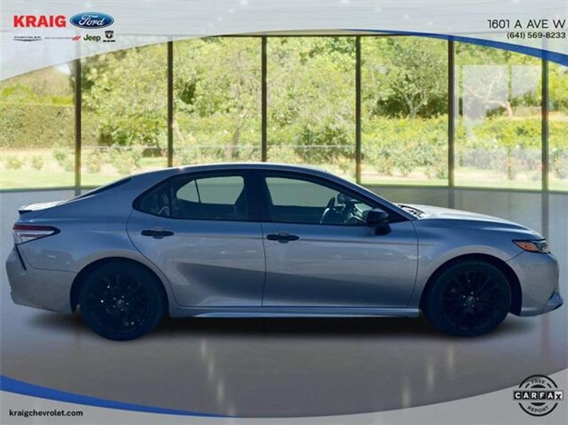 2020 Toyota Camry SE photo 4