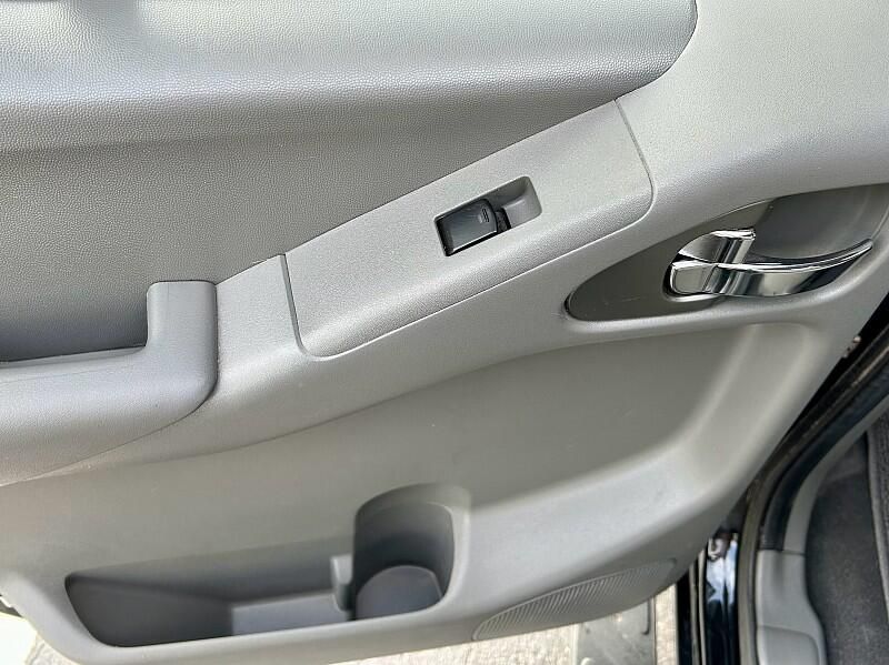 2021 Nissan Frontier Crew Cab photo 24