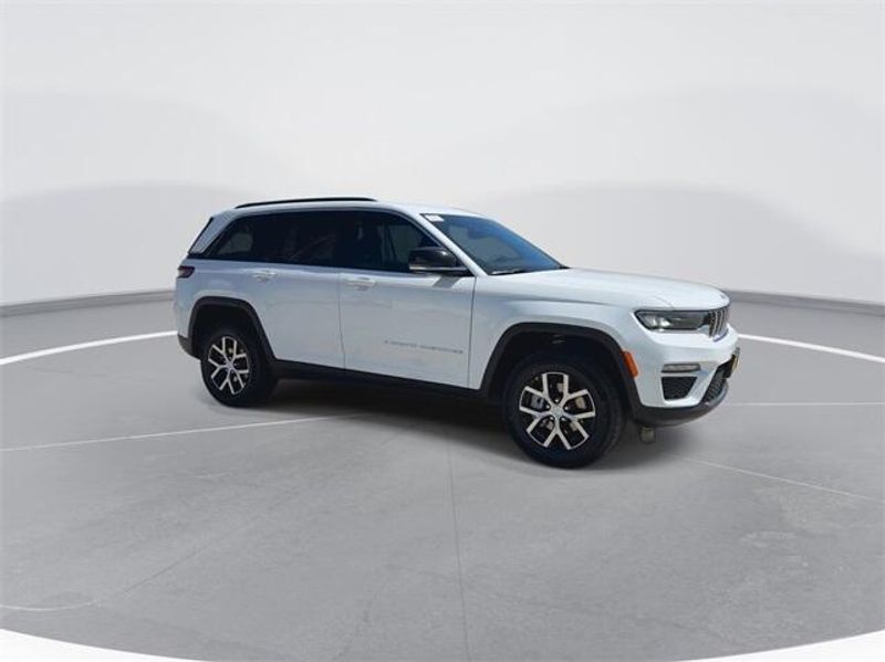 2024 Jeep Grand Cherokee Limited 4x4Image 2