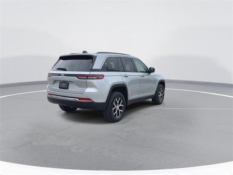 New 2024 Jeep Grand Cherokee Limited 4x4Image 8