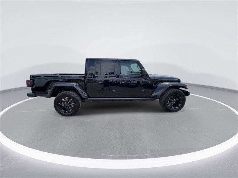 2024 Jeep Gladiator Nighthawk 4x4Image 9