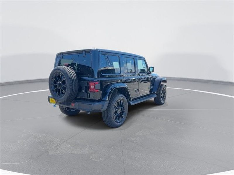 2024 Jeep Wrangler 4-door Sahara 4xeImage 8