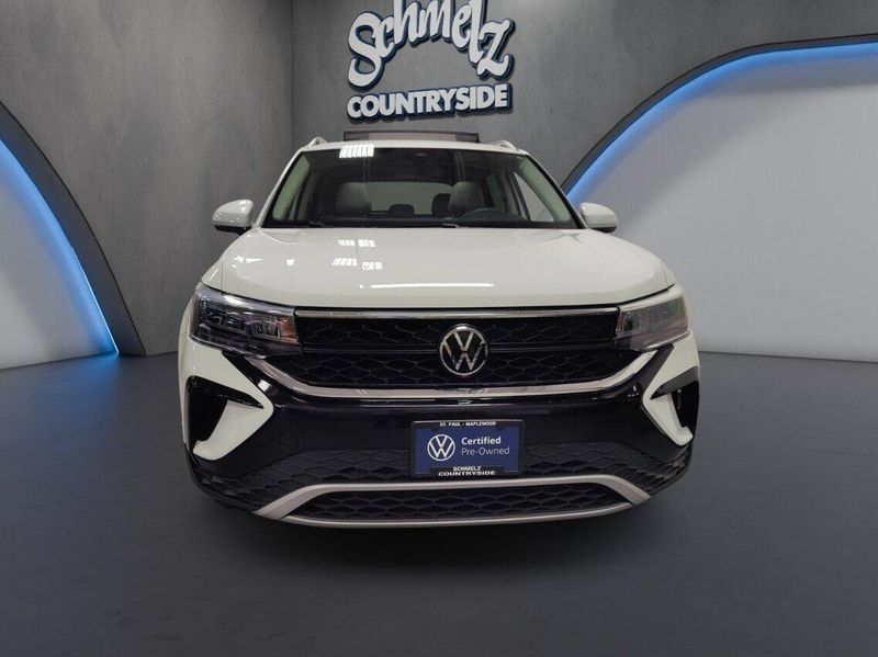 Used 2023 Volkswagen Taos SE w/SunroofImage 2