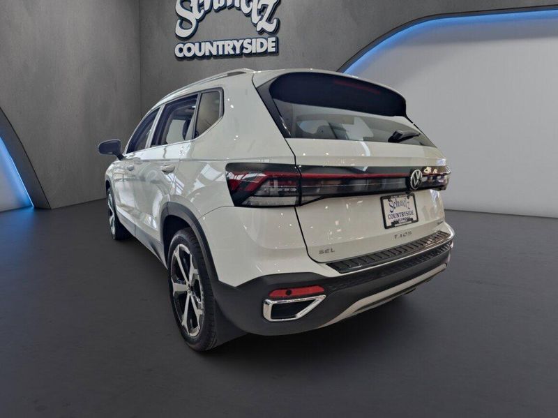 Used 2025 Volkswagen Taos SEL AWD w/Sunroof/NavImage 10