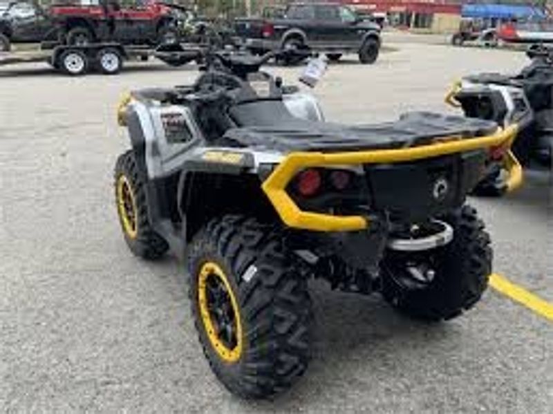 2024 Can-Am OUTLANDER XTP 850 HYPER SILVER AND NEO YELLOWImage 4