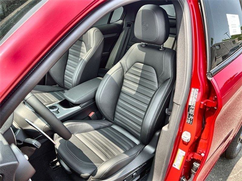 2023 Alfa Romeo Stelvio Veloce AwdImage 11