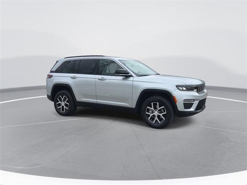 New 2024 Jeep Grand Cherokee Limited 4x4Image 2