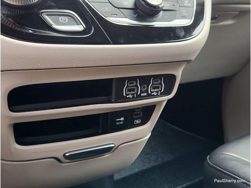 Used 2022 Chrysler Pacifica Touring L