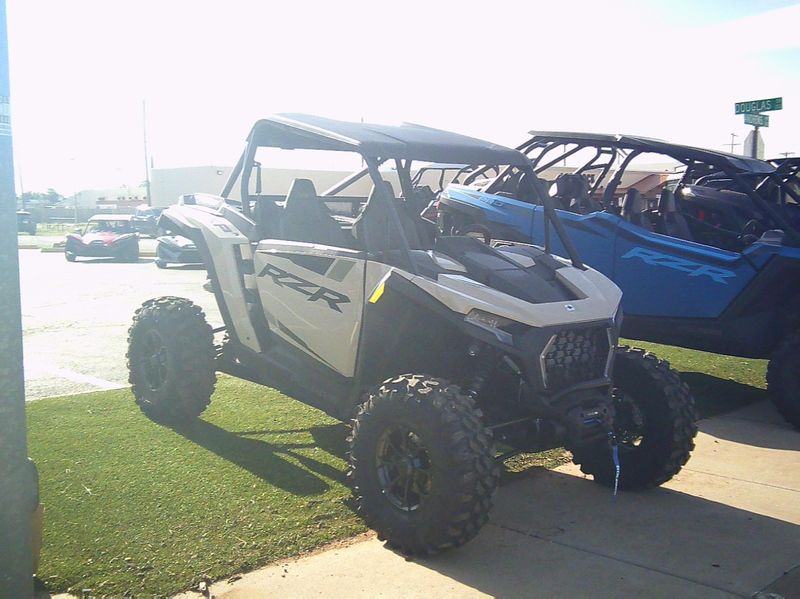 NEW 2026 POLARIS RZR XP 1000 ULTIMATE Image 1
