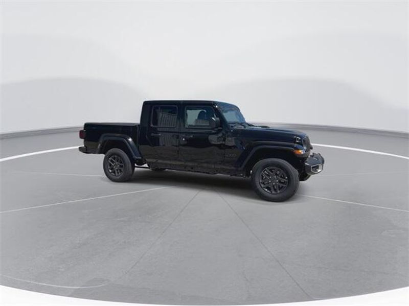 2024 Jeep Gladiator Sport S 4x4Image 2