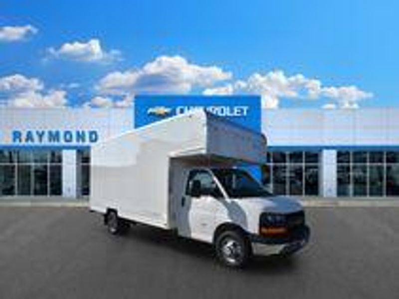 New 2026 Chevrolet Express 3500 Work VanImage 2