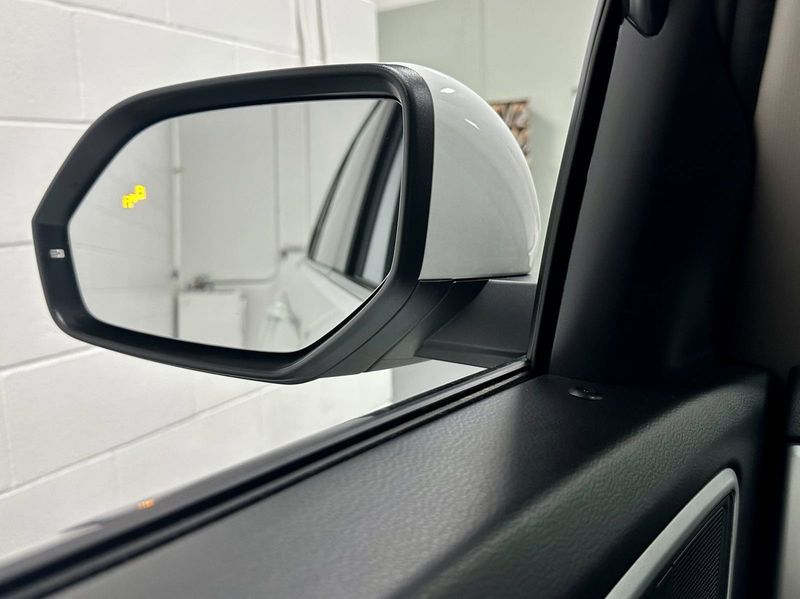 2023 Volkswagen Atlas SE w/Technology AWD w/SunroofImage 6