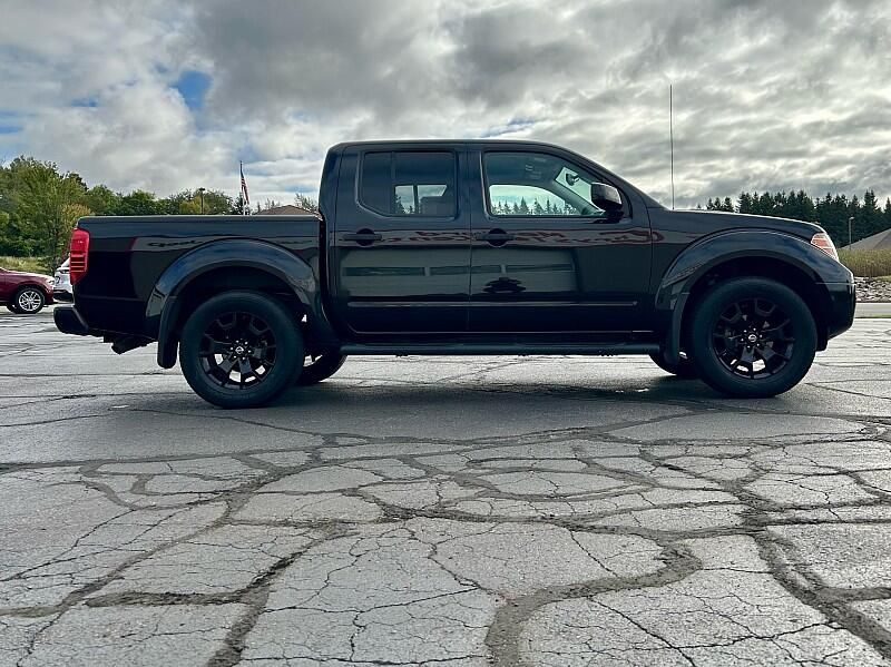 2021 Nissan Frontier Crew Cab photo 5