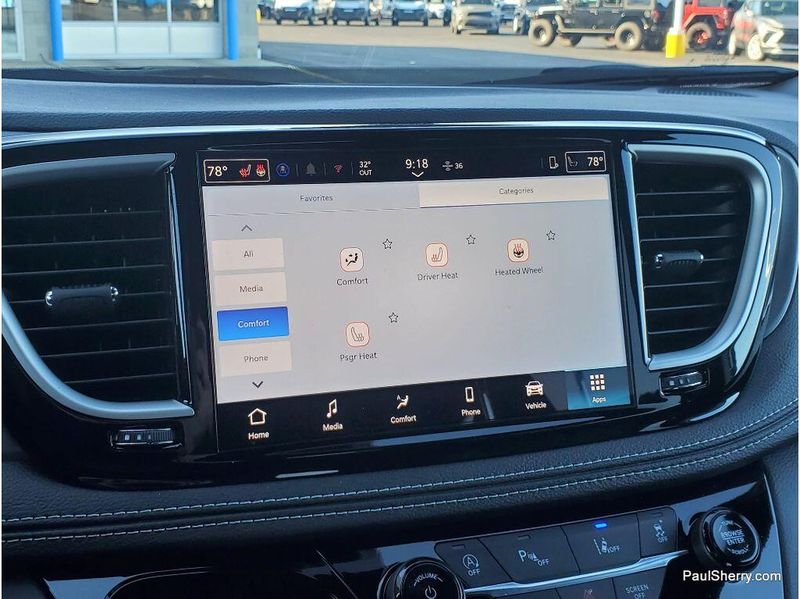 New 2026 Chrysler Pacifica Select