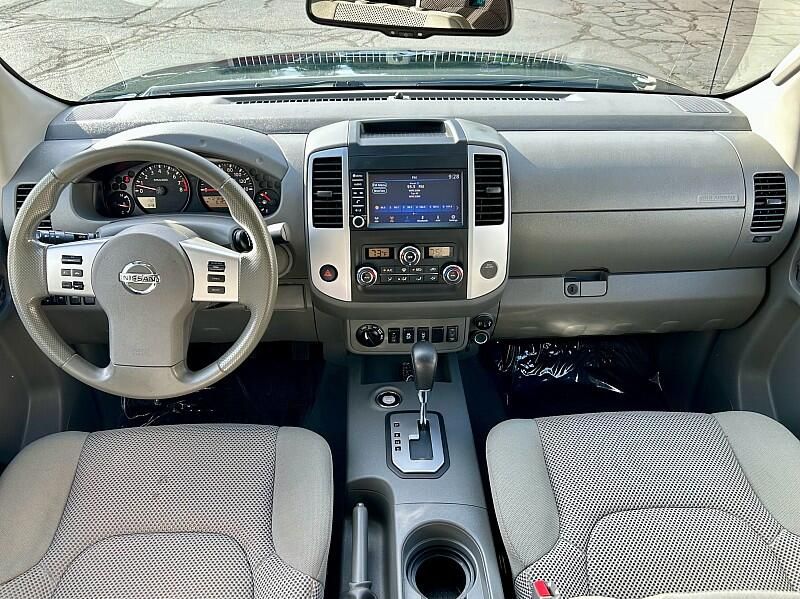 2021 Nissan Frontier Crew Cab photo 19