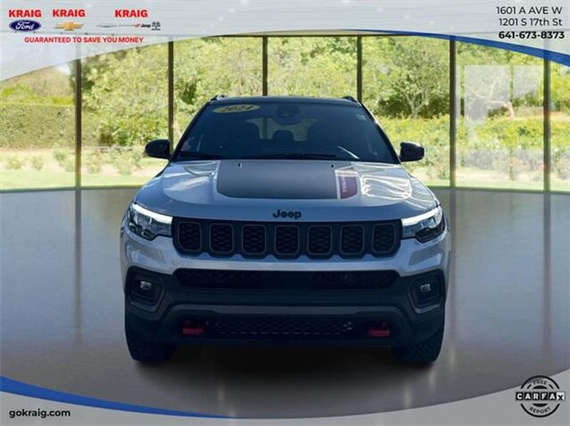 2024 Jeep Compass Trailhawk photo 2
