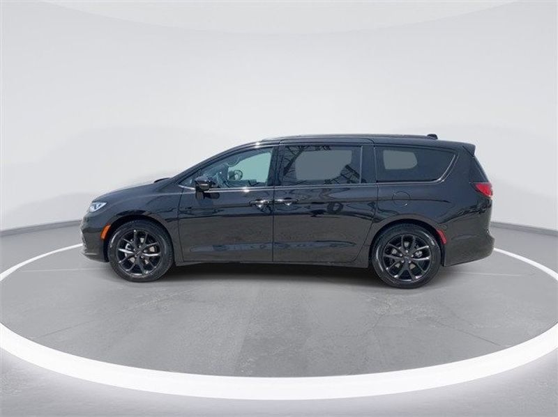 2024 Chrysler Pacifica Touring LImage 5