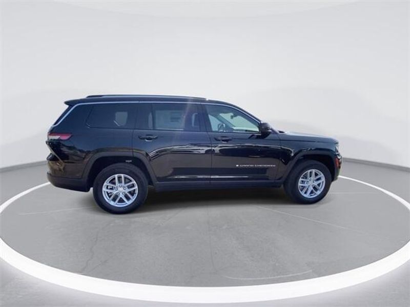 2023 Jeep Grand Cherokee L Laredo 4x4Image 9