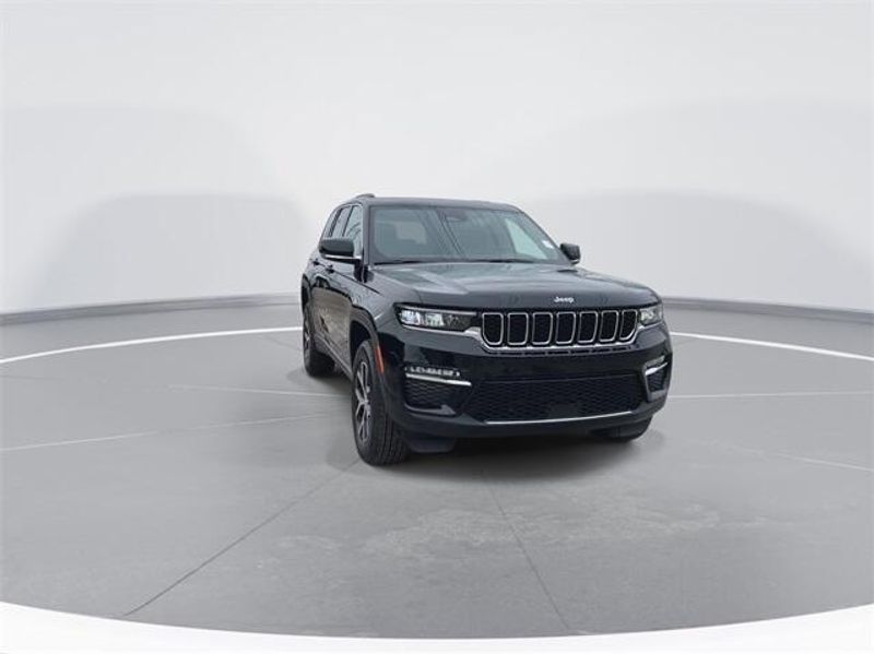 2024 Jeep Grand Cherokee Limited 4x2Image 3