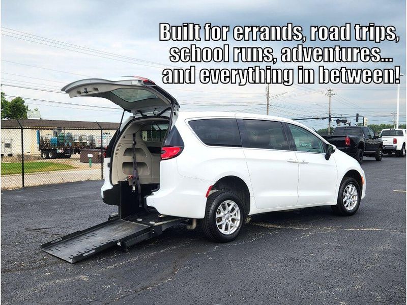 Used 2023 Chrysler Pacifica Touring L
