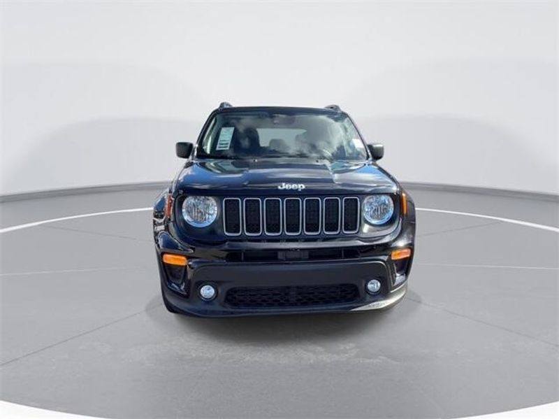 2023 Jeep Renegade Latitude 4x4Image 3