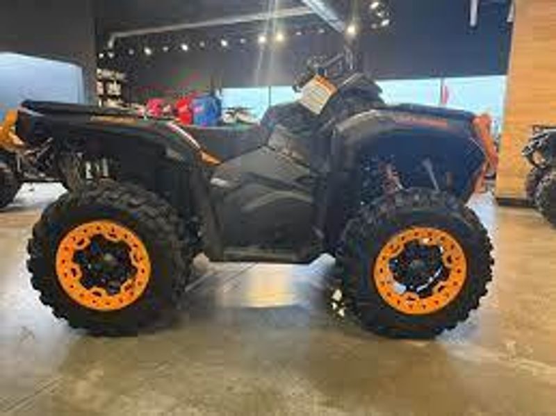 2025 Can-Am OUTLANDER XTP 1000R MINERAL GREY AND ORANGE CRUSH Image 2