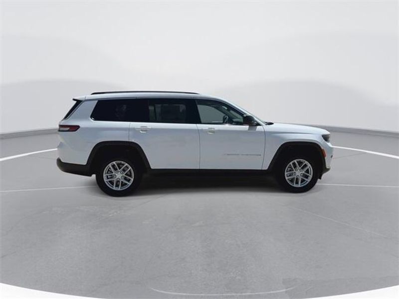 2023 Jeep Grand Cherokee L Laredo 4x4Image 9