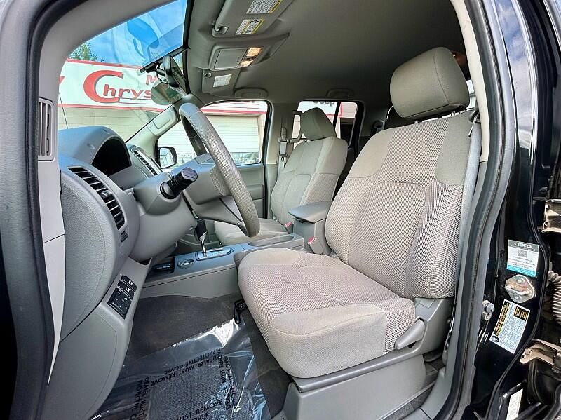 2021 Nissan Frontier Crew Cab photo 11