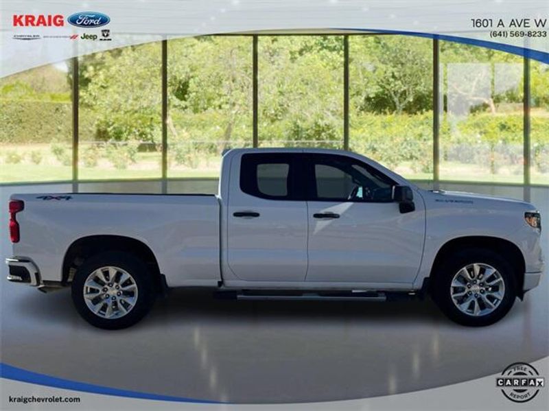 2023 Chevrolet Silverado 1500 Custom photo 4