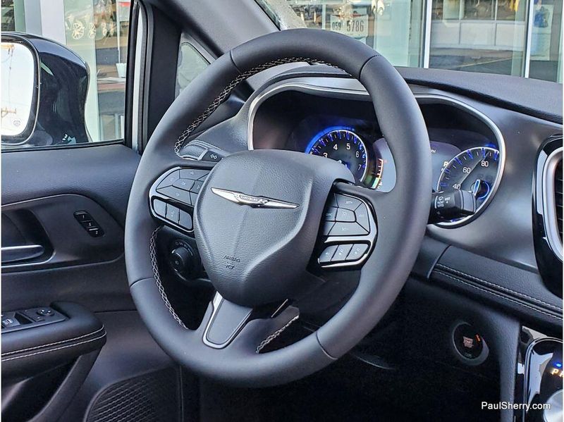 New 2026 Chrysler Pacifica Select