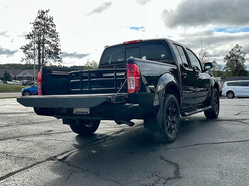 2021 Nissan Frontier Crew Cab photo 7