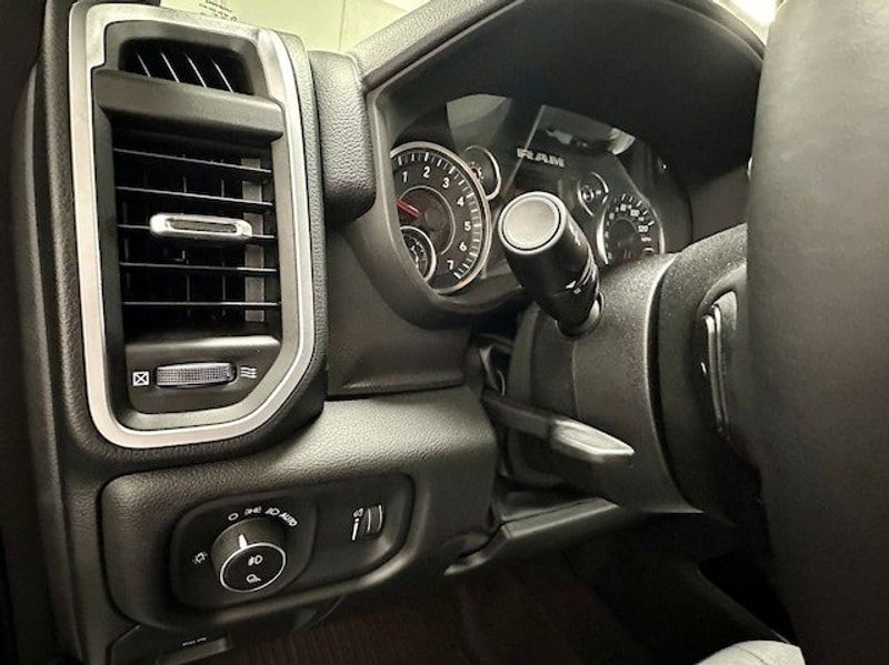 2023 RAM 1500 Big Horn Crew Cab 4x4Image 28