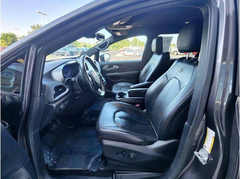 Used 2021 Chrysler Pacifica Touring L S