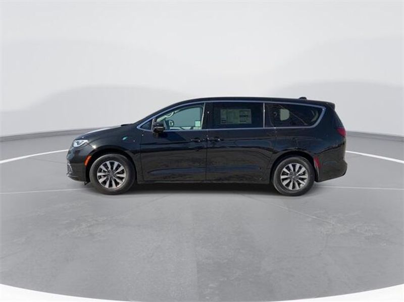 2024 Chrysler Pacifica Plug-in Hybrid SelectImage 5