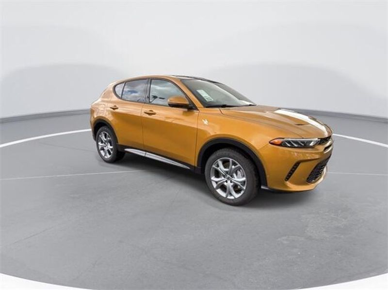 2024 Dodge Hornet R/T Plus photo 2