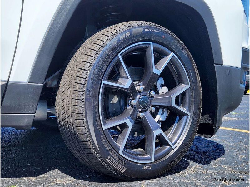 New 2026 Jeep Cherokee Overland 4x4