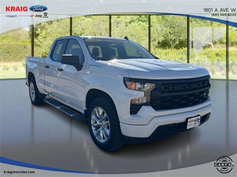 2023 Chevrolet Silverado 1500 Custom photo 3
