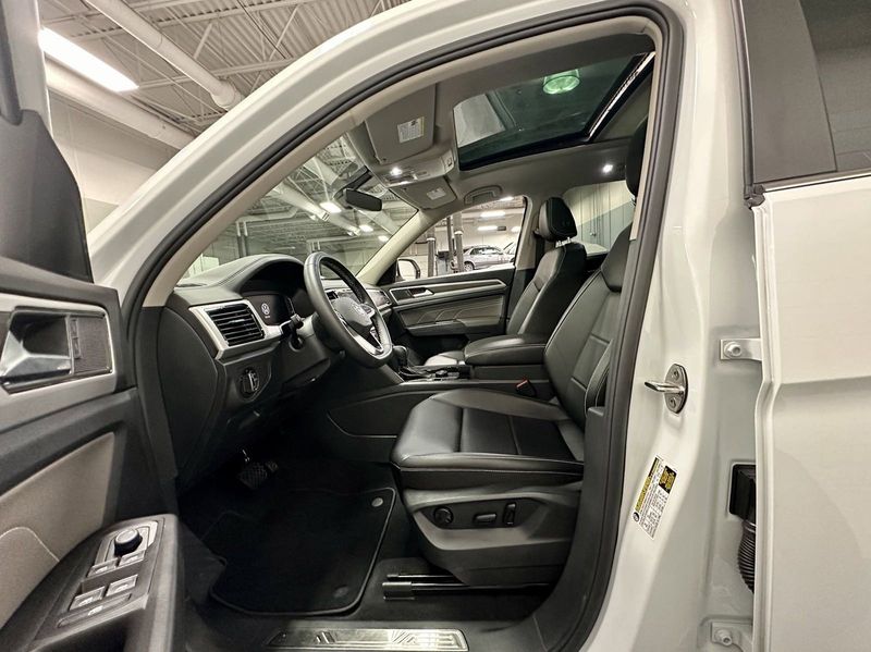 2023 Volkswagen Atlas SE w/Technology AWD w/SunroofImage 15
