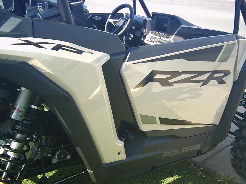 NEW 2026 POLARIS RZR XP 1000 ULTIMATE Image 9