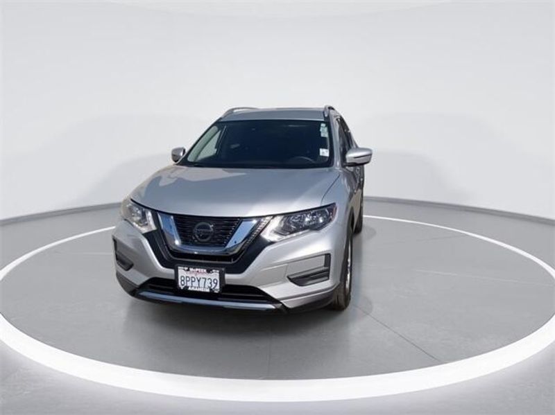 2020 Nissan Rogue SVImage 3