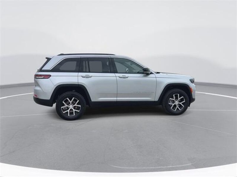 New 2024 Jeep Grand Cherokee Limited 4x4Image 9
