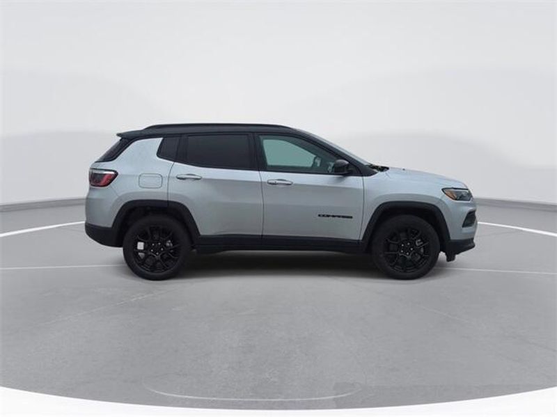 2024 Jeep Compass Latitude 4x4Image 9