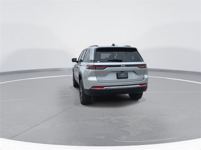 2024 Jeep Grand Cherokee Limited photo 5