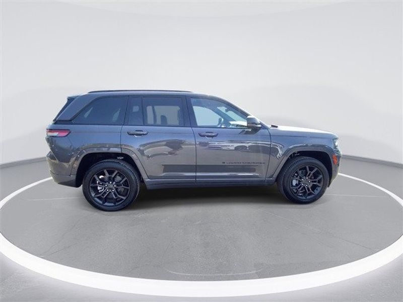 2024 Jeep Grand Cherokee Anniversary Edition 4xeImage 9