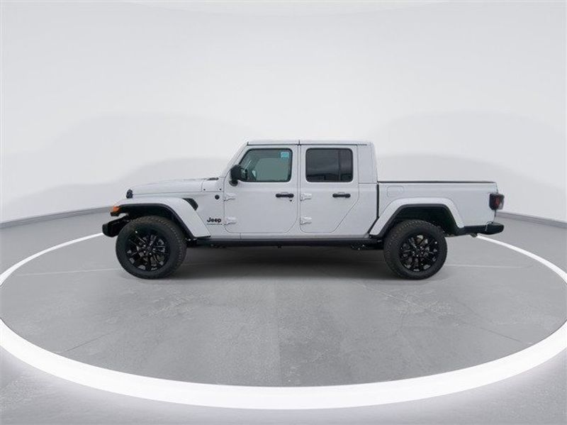 2024 Jeep Gladiator Nighthawk 4x4Image 5