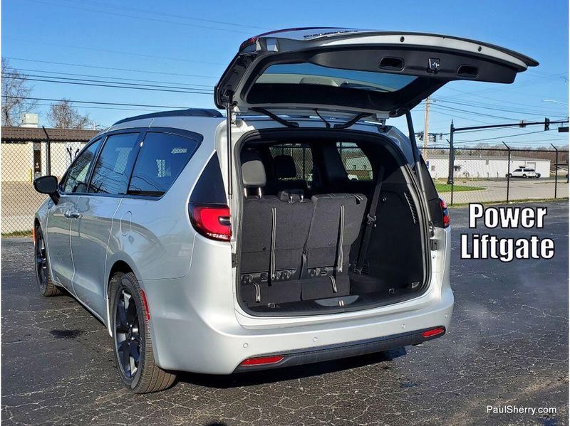 New 2026 Chrysler Pacifica Select