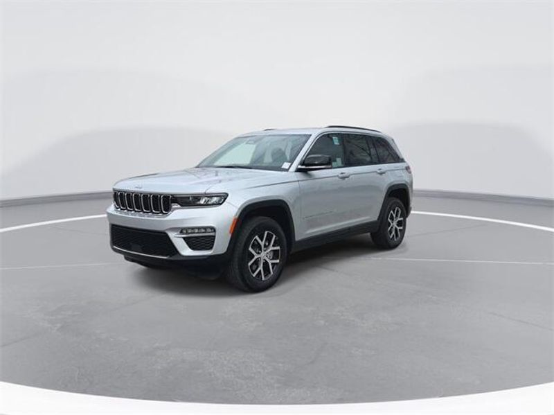 New 2024 Jeep Grand Cherokee Limited 4x4Image 4