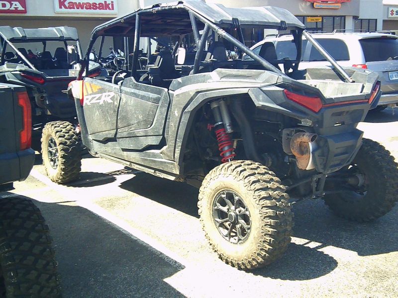 USED 2024 POLARIS RZR XP 4 1000 ULTIMATE - INDY RED Image 3